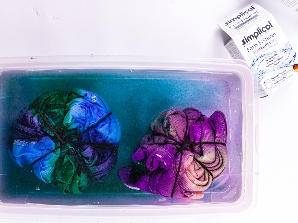 Färben in der Schüssel mit simplicol expert Farben und Fixierer